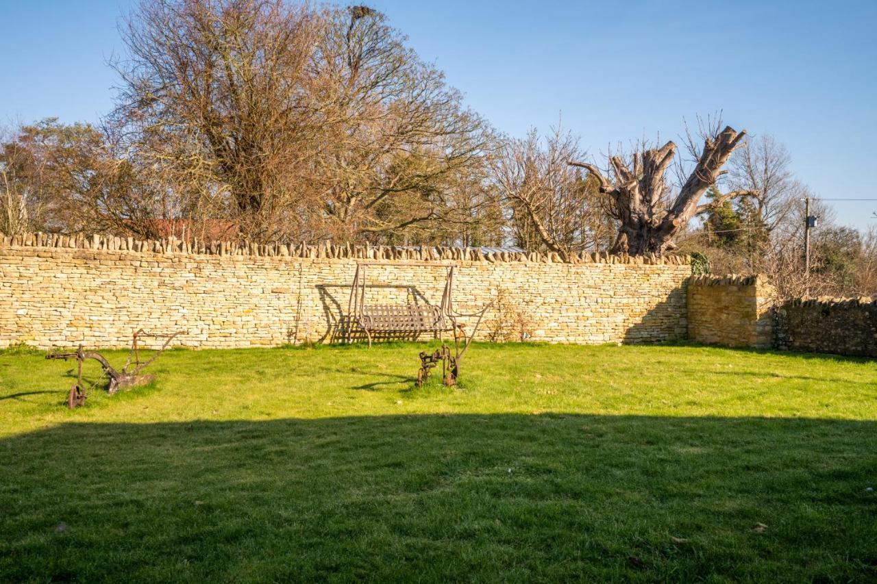 The Old Barn Villa Witney Buitenkant foto